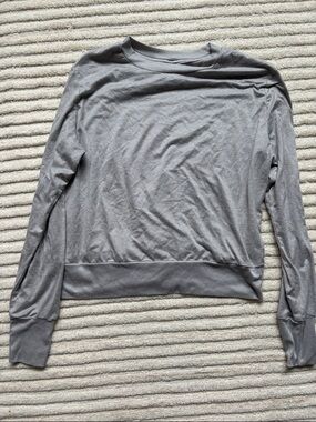 Vuori Light Gray Long-Sleeve Crew shirt Size S